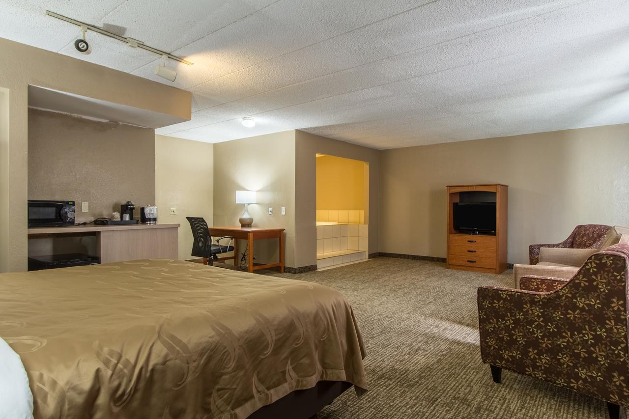 Greenridge Hotel Wickliffe Экстерьер фото